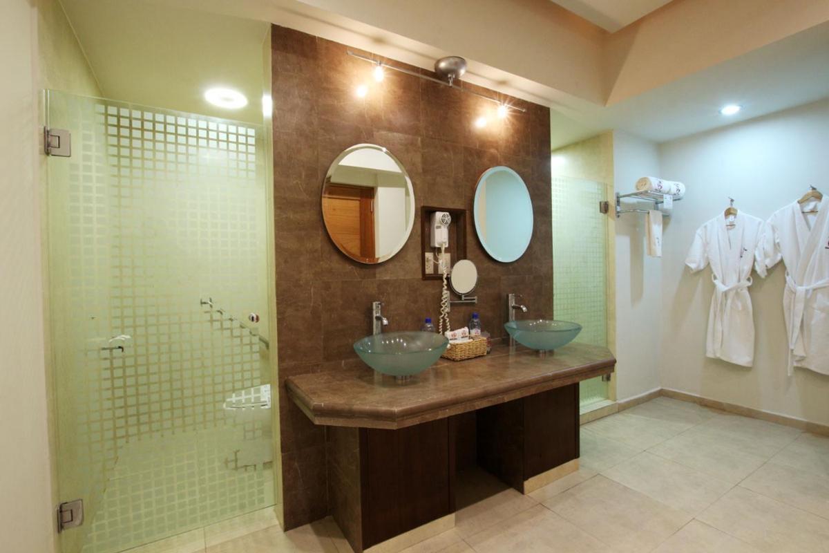 Hotel Colon Plaza Business Class Nuevo Laredo Extérieur photo
