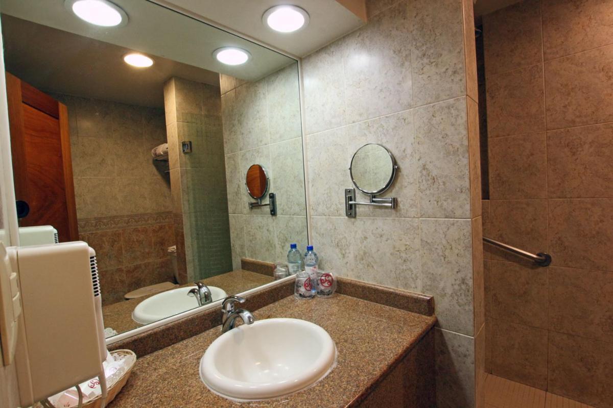 Hotel Colon Plaza Business Class Nuevo Laredo Extérieur photo